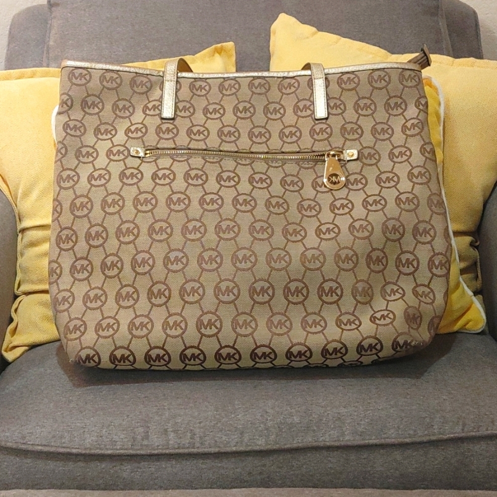 Michael Kors purse